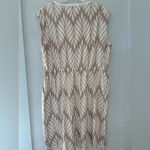 Pixie Lady Plus Size Womens Cream and Brown Leaf Print Midi Dress Size 2X NWT - Picture 4 of 4